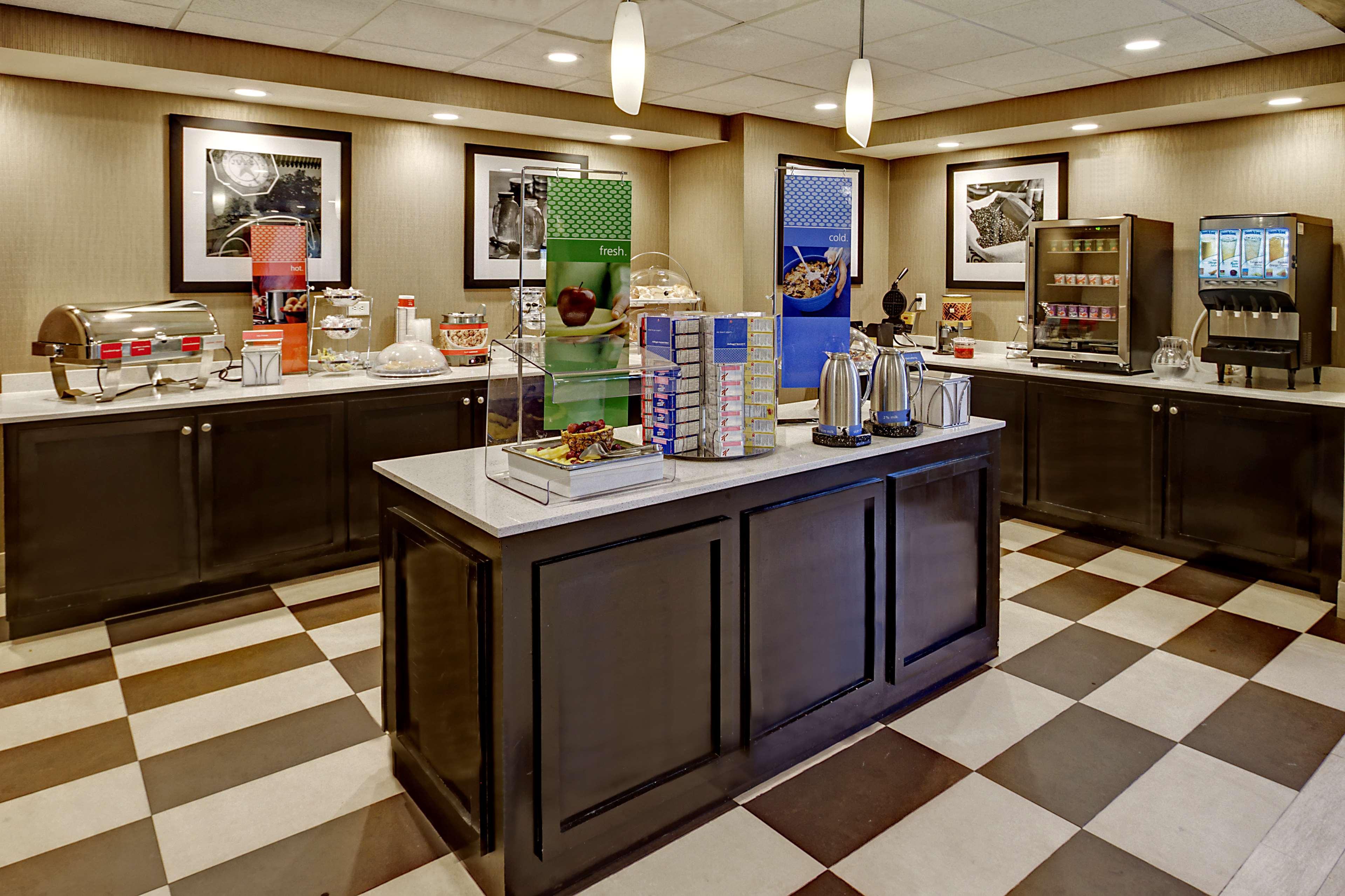 Hampton Inn Куквілл Екстер'єр фото