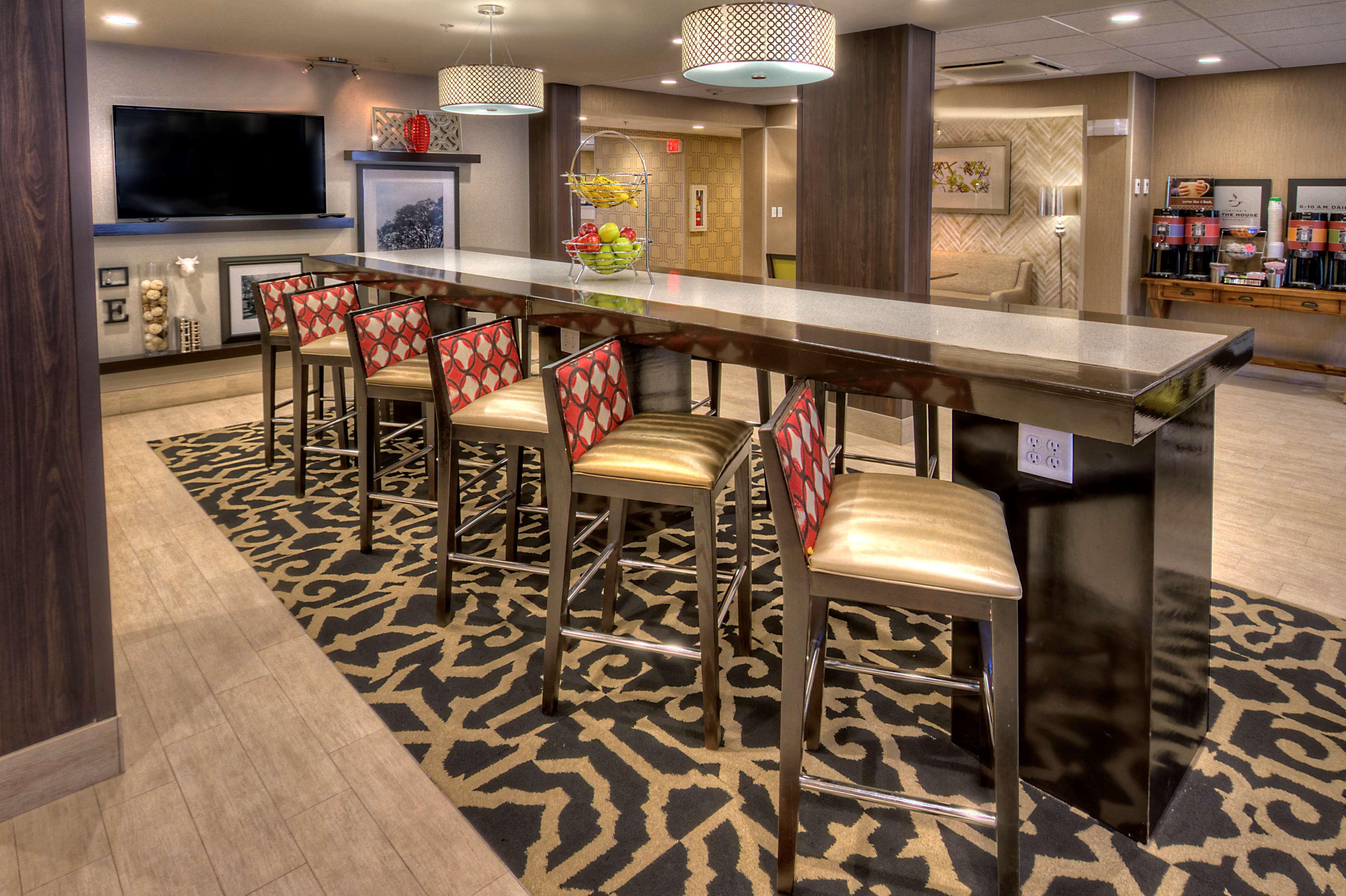 Hampton Inn Куквілл Екстер'єр фото