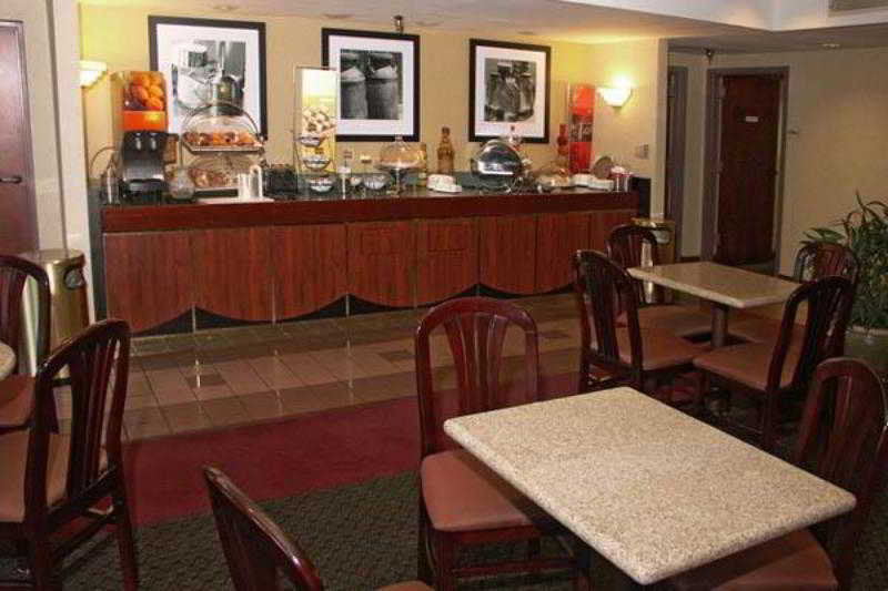 Hampton Inn Куквілл Екстер'єр фото